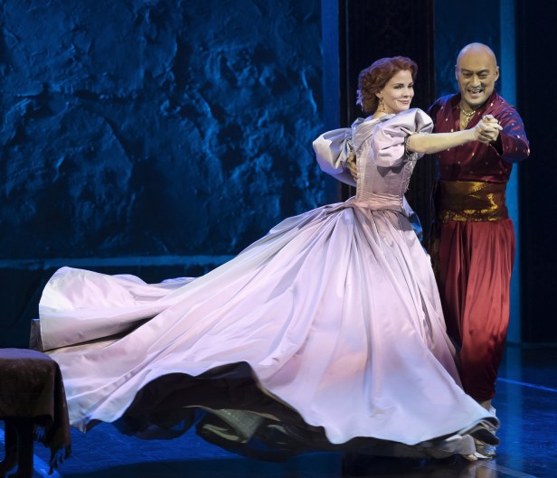 Kelli O'Hara and Ken Watanabe in 'The King and I' (Photo: Paul Kolnik)