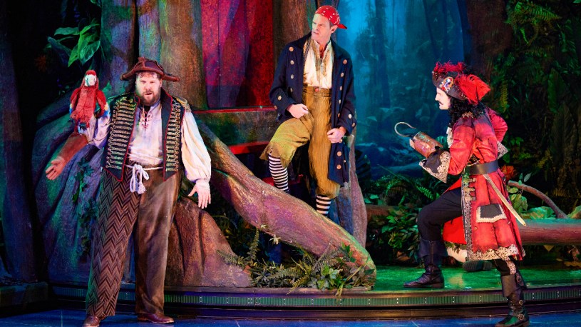 peter-pan-goes-wrong-pirate