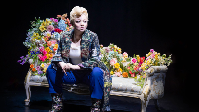Sarah Snook goes fully Wilde in 'The Picture of Dorian Gray